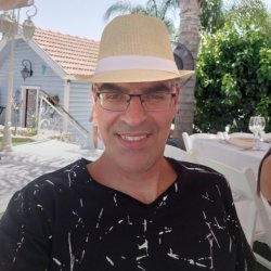 מנחם